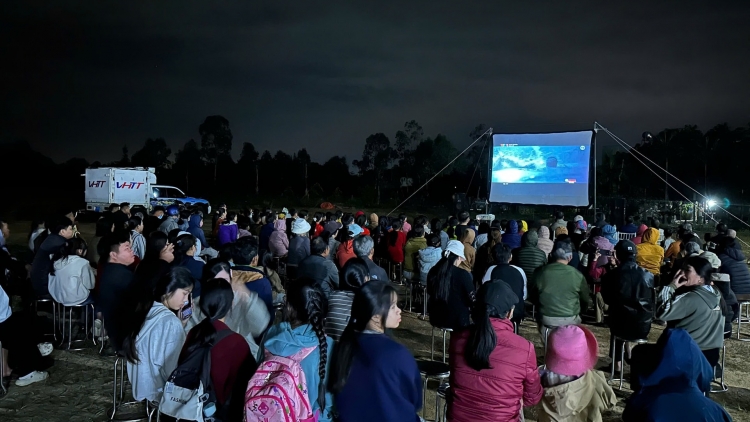 ĐÀ NẴNG CHIẾU PHIM LƯU ĐỘNG HƠNH DEH ĐẠI HỘI XIV ÂNG ĐẢNG