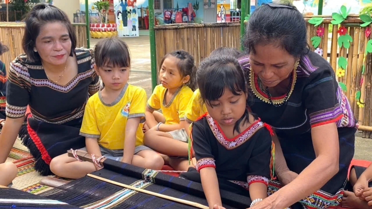 Rlong saơ âk ntil văn hóa Jarai ta nhih nti mầm non Hoa Hồng