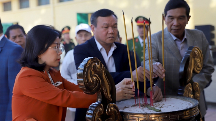 Dơ̆ ưn ngài ală cau ling kăc màng tàm Hìu jàm Buôn Ma Thuột