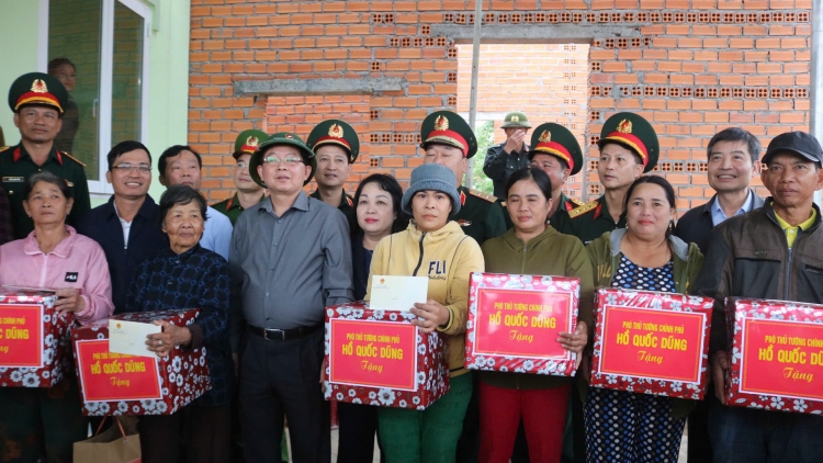 Phó Thủ tướng ồng Hồ Quốc Dũng pơjal ngan “Broă lơh Quang Trung” tàm Dăk Lăk 