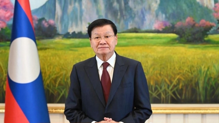 Tổng Bí thư Tô Lâm njoăl săm ƀŭt rhơn đồng chí Thongloun Sisoulith.