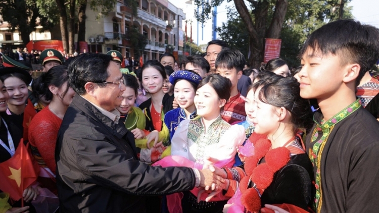 THU TUONG RAJAEI PADANG NGAK 3 DAANAK DAK KA DOM SANG BAC CHUYEN BIET KA ANEK SAIH BANGSA TAKIK