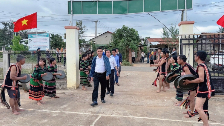 Tết ueh răm năch bâh nuĭh Bunong.