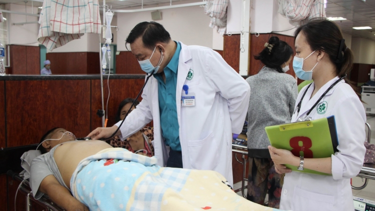 ថែទាំ ការពារសុខភាពជូនប្រជាជនដោយស្ងៀមស្ងាត់ក្នុងអំឡុងថ្ងៃអំណរនិទាឃរដូវ។