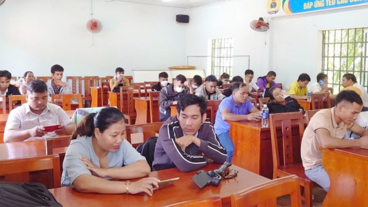 LƯỚT PA BHRỢ OOY  K’TIẾC K’RUUNG LƠƠNG ZOOI Z’LÂH ĐHA RỰT ĐHỊ ZR’LỤ VEL BHƯƠL, DA DING CA COONG ĐÀ NẴNG