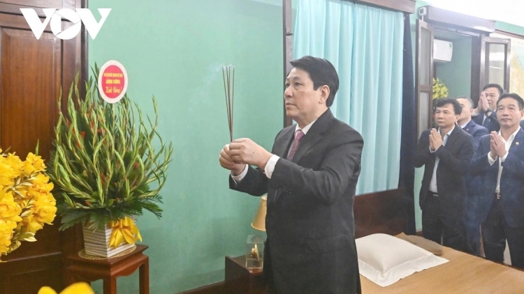 CHỦ TỊCH NƯỚC LƯƠNG CƯỜNG BĂT HƯƠNG HAY K’NỌO CHỦ TỊCH HỒ CHÍ MINH ĐHỊ ĐÔNG 67