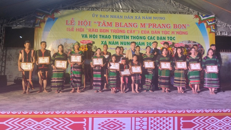 Săk ntơr văn hóa Bu Nong: wăch rgum n’hanh rêng lam