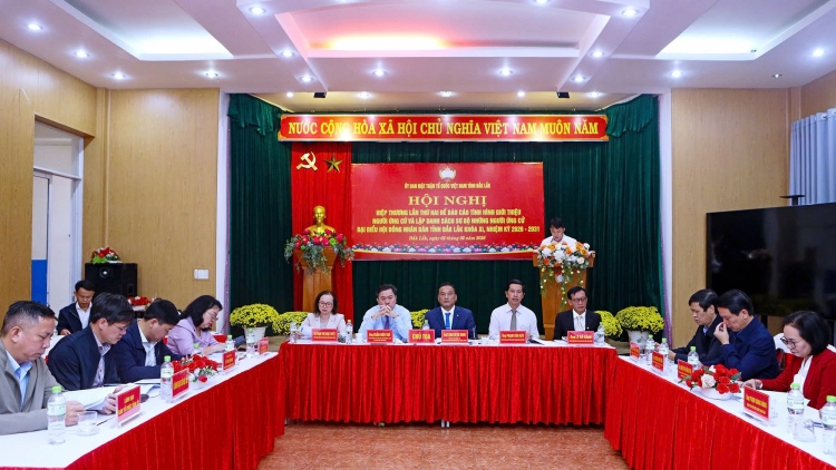 Dak Lak tâm ban ŭch săk 22 nuĭh dâk tâm rlong Đại biểu Quốc hội