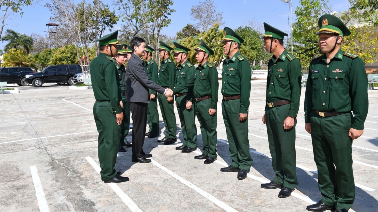 Kăn hnê ngăn Vi ƀan kong pơlê Dak Lak lăm pôu, rơkâu Têt kăn ƀô̆, mâu mô đô̆i mâu Đông Gâk tơkăng kong