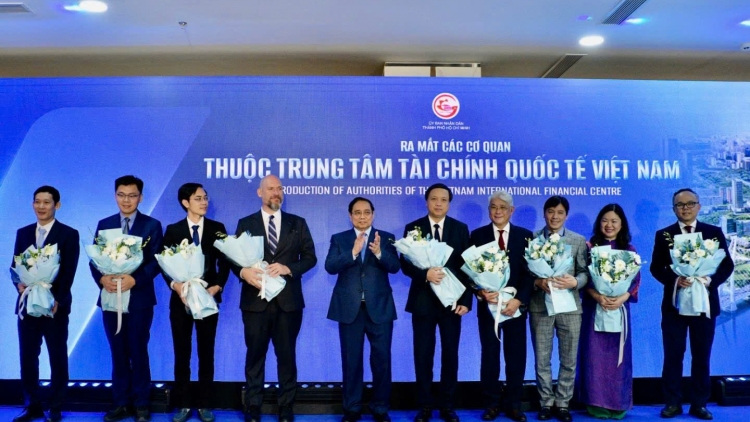 Thủ tướng teh đak vang năm Pơm lêh lĕch muh măt Hơnih tơm jang jên hu Apŭng plĕnh teh Việt Nam tơ̆ pơlei tơm Hồ Chí Minh