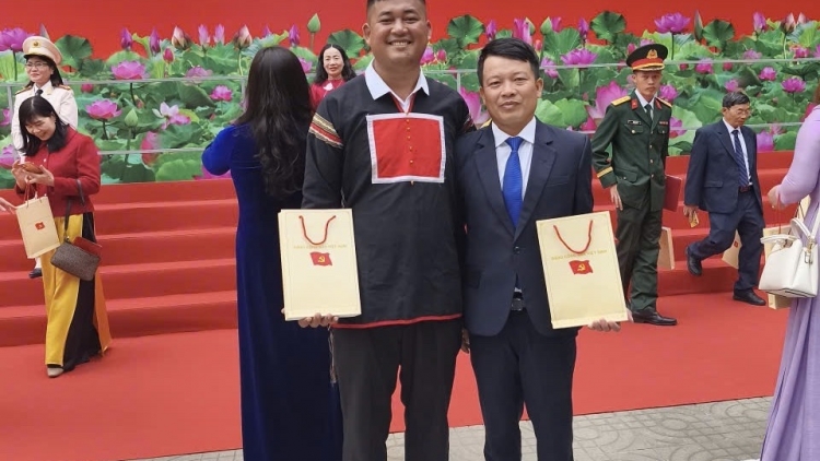 Klei đăo knang mnuih ƀuôn sang – tur knơ̆ng mkŏ mjing ƀuôn sang mdrŏng siam