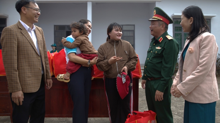 Dŭm êbâo hnư mnơ̆ng Têt truh hŏng mnuih ƀuôn sang krĭng knông lăn Lâm Đồng 