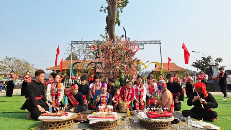 LẸ HẾT CHÁ CÚA PỈ NOỌNG CẦN THÁI KHAO