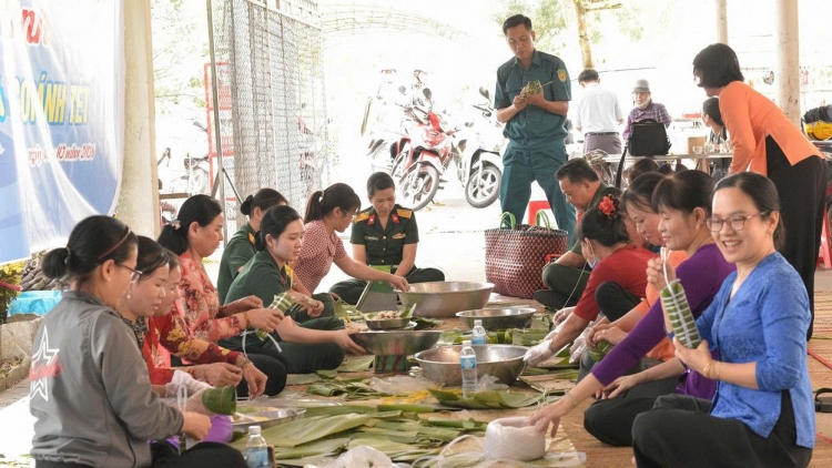 បរិយាកាសផុលផុសនៃពិធីបុណ្យចូលឆ្នាំកងទ័ព និងប្រជាជននៅតំបន់ជនបទ Chợ Lách