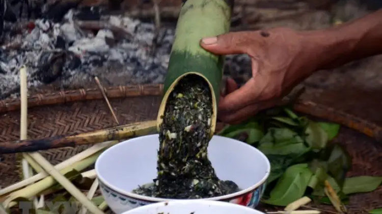 KAYA MBANG HAREI RAYA TET DI URANG BANGSA TAKIK 
