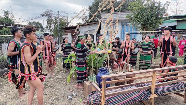 Nau vay Tăm blang mprang ƀon-Nau rhơn bah kônh wa rnoi Bunong