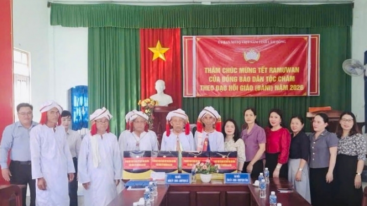 DOM URANG JAKAR MAI RIVANG AYUH BILAN RAMƯWAN DI URANG CAM BINI -AVAL 