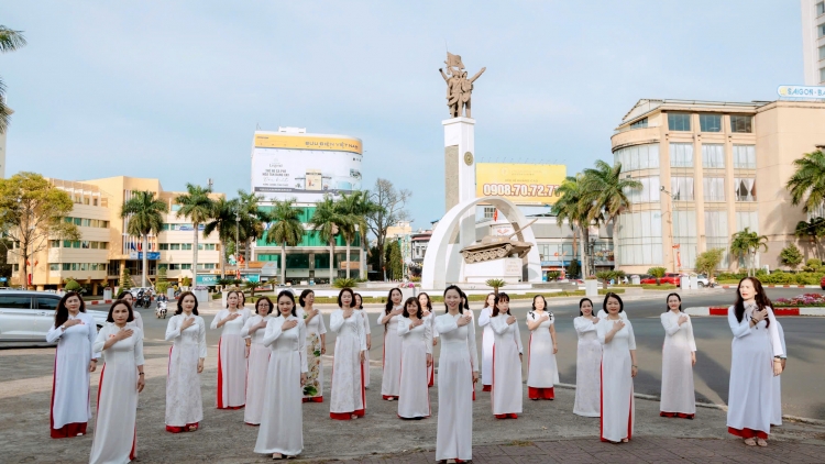 Phung mniê Dak Lak pŏk ngă “ Hruê kăm ao dai” kkuh drông dŭm knăm mơak prŏng mlan 3 
