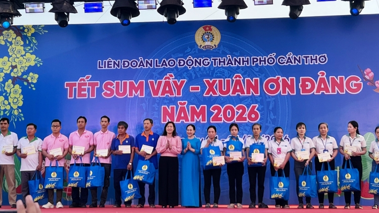 ផ្សារសហជីពកឹងធើ សម្រាប់កម្មករ កម្មការិនីអំណរបុណ្យចូលឆ្នាំថ្មីវៀតណាម។