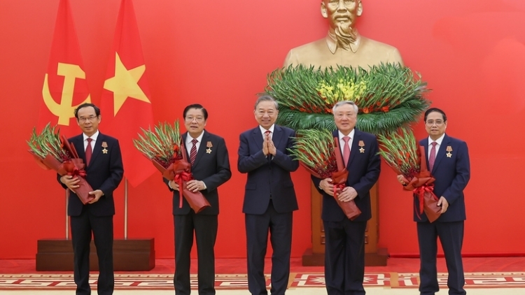 ពត៌មាន​ម៉ោង១៥