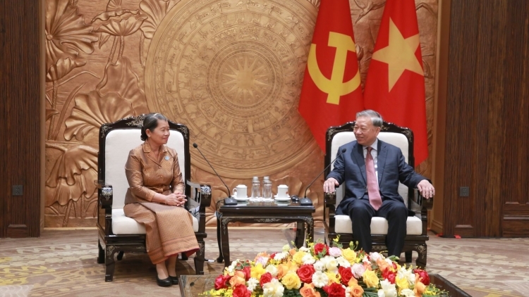 ពត៌មាន ម៉ោង​ ៦