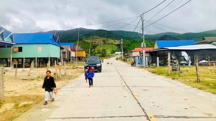 BRUK BUI SAMBAI DI URANG CAM HROI DI BHUM TANEH BAHRAU
