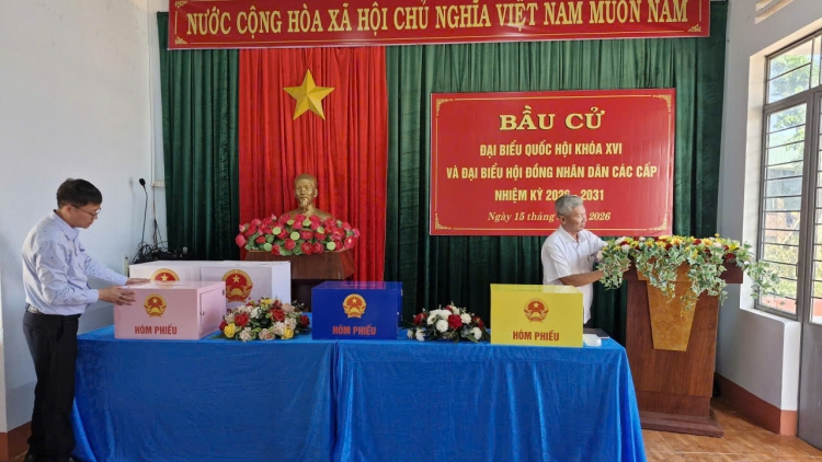 Kon pơlei tah hla Gia Lai hơlen hơdah, rơih iŏk bơngai tang măt đei đon 'lơ̆ng, gơh hơgei