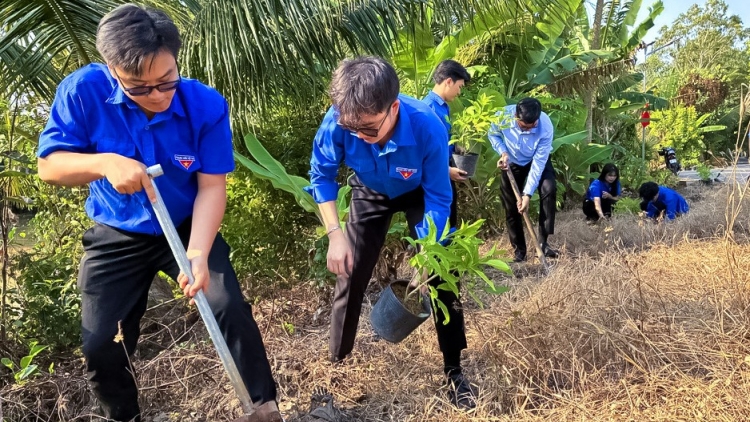 សកម្មភាពរបស់ក្រុមយុវជនស្ម័គ្រចិត្តថែទាំផ្ទាំងសិលាចារិករបស់វីរយុទ្ធជនពលី