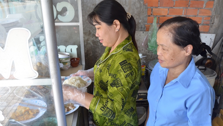 ជួយបងប្អូននារីឈោងឈានឡើងធ្វើមាន។