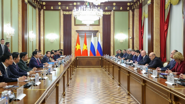 Thủ tướng Phạm Minh Chính pơma đam hăm Thủ tướng Liên bang Nga Mikhail Mishustin