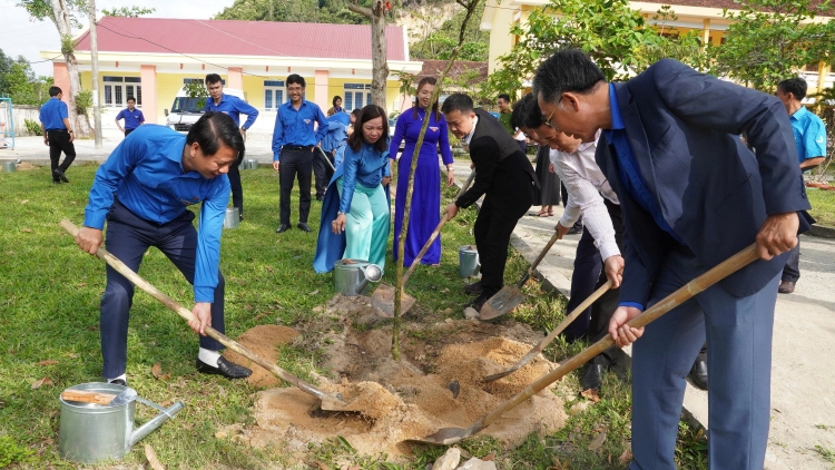 “Droh rơtăm tơdjuôm ivá gum pơlê pơla’’
