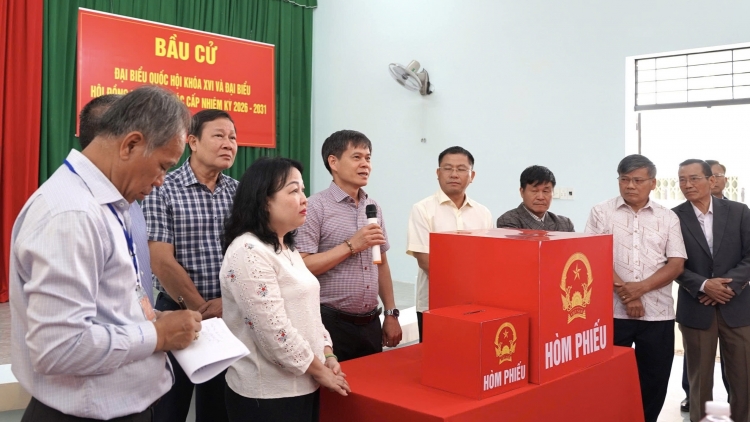 Ủy ban săch n’gor Dak Lak uănh nđôi ngăn n’hanh kơp uănh tay trong kan nchrăp săch