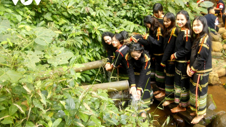 AYAT DAMNEIY TAPEN IA PAMBUAK HAONG URANG JAYAK YAM TABIAK MENG AKAYAT DI URANG RANDAIY