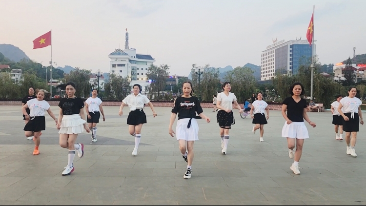 Tập thể dục hòng hoi khzạ lệ cào hênz