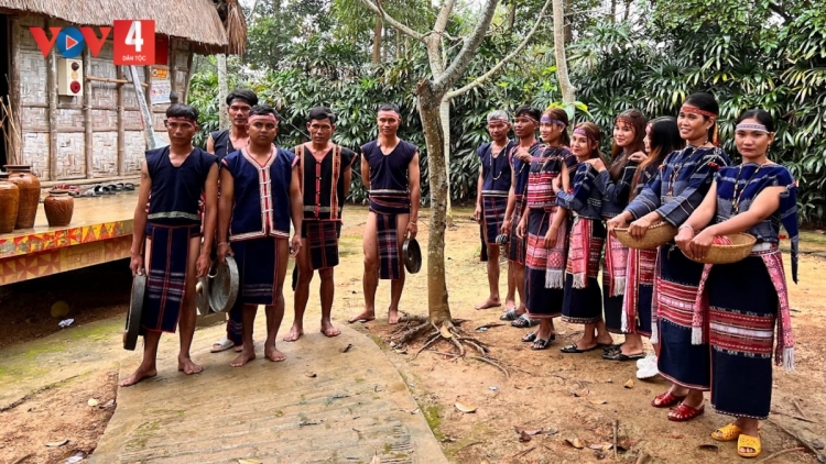 Adoh pơtưh tơdăm dra - Rŏ choh pôm pôi, ngôi pôm yơ̆p