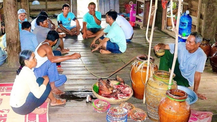 CỎ LẺ PJÁ CÔNG RÈNG CÚA CẦN JRAI