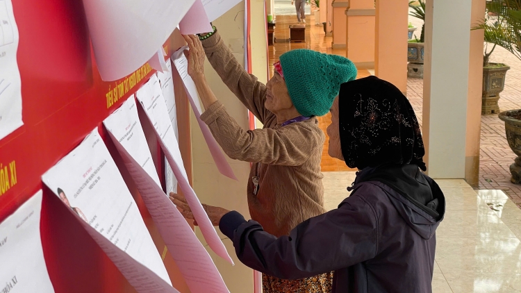  Hră mplĕ truh kơ grăp sang, klei hưn kơ klei ruah khua lar bra mơ̆ng ƀuôn sang Dak Lak