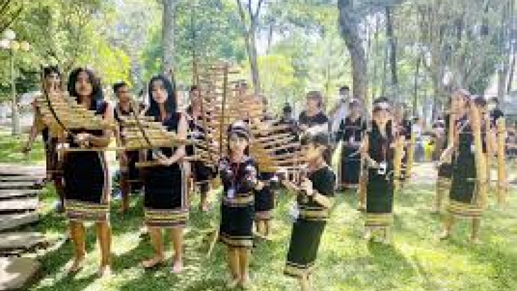 Pơ eăng pơlê lĕm ro