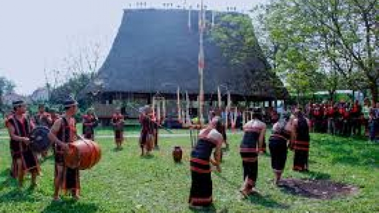 Yơh hyơ  (Mừng được mùa)