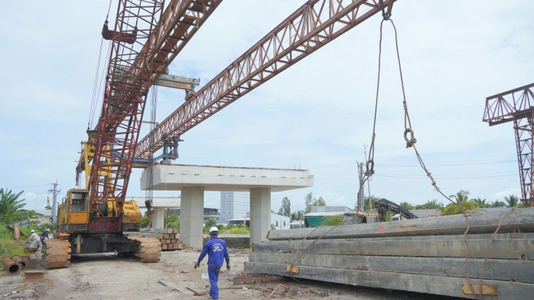 បណ្តាអ្នករួមចំណែកដ៏ស្ងៀមស្ងាត់ក្នុងការសាងសង់ផ្លូវល្បឿនលឿនភាគខាងលិច