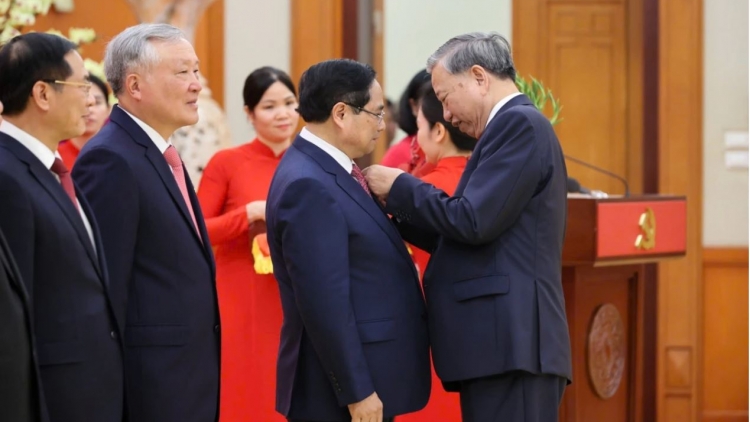 Ơi Tô Lâm akă miđai gah ling tơhan hăng Gru miđai 40 thun ping gah kơ Khua dêh čar ơi Phạm Minh Chính