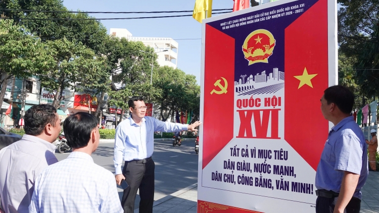 ជនរួមជាតិខ្មែរខេត្ត វិញឡុង ឆ្ពោះទៅកាន់ថ្ងៃបុណ្យរបស់ប្រទេសជាតិ