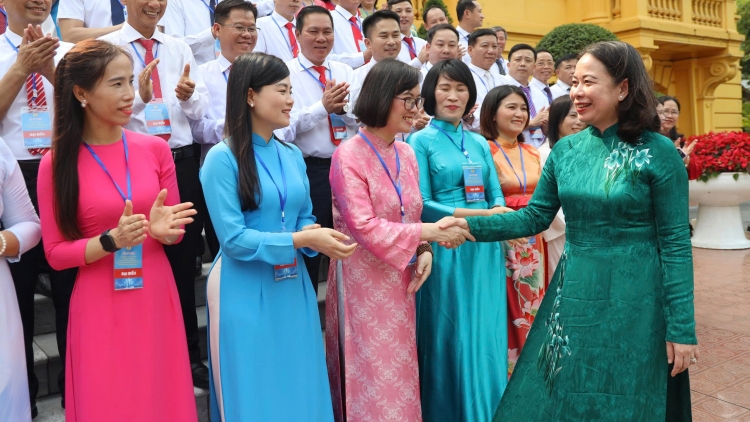 ពត៌មាន​ម៉ោង១៥