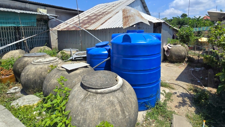 តម្រូវការទឹកស្អាតរបស់ប្រជាជននៅតំបន់ប្របសមុទ្រកាម៉ាវ។