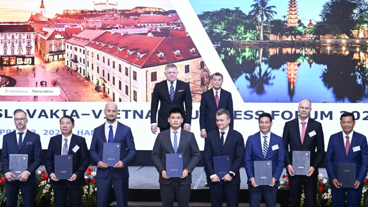 Jơnum pơčrong  hrŏm ƀing ngă bruă mơdrô Việt Nam-Slovakia