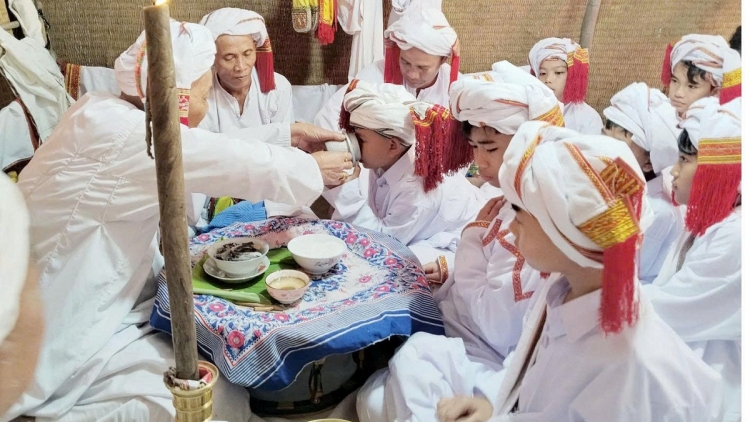 GHEIH GHANG ADAT NGAK KAREH – KATAL DI URANG CAM BANI  