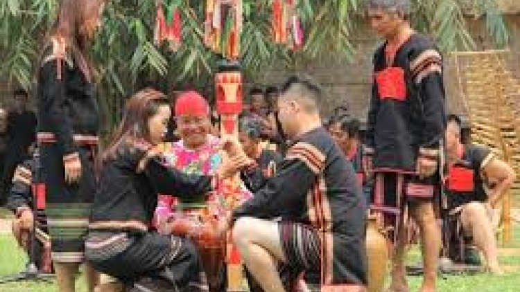 Ơ Tơlut plei atang