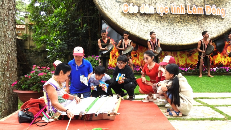 Lâm Đồng tŭ yap 15 gru grua gah bơngăt jua