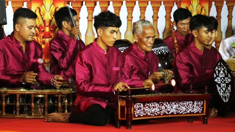 XƠƠNG RAU TR’COỌ XA NUL - C’KIR CHR’NĂP ÂNG ĐHANUÔR KHMER