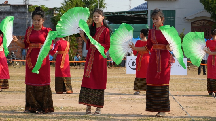Rơ-ông rơ-ang pơyan Rija Nagar tơ̆ pơlei Chăm dêh char Khánh Hòa